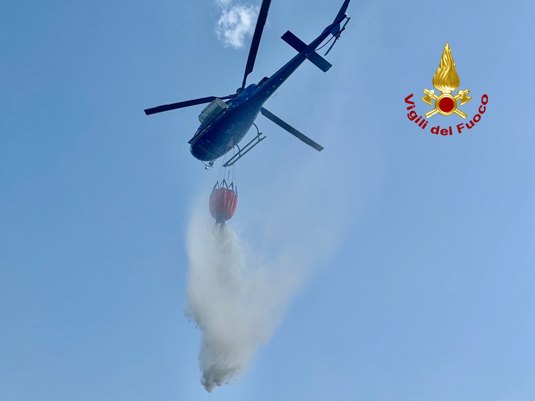 Incendi nel territorio etneo: Vigili del Fuoco al lavoro