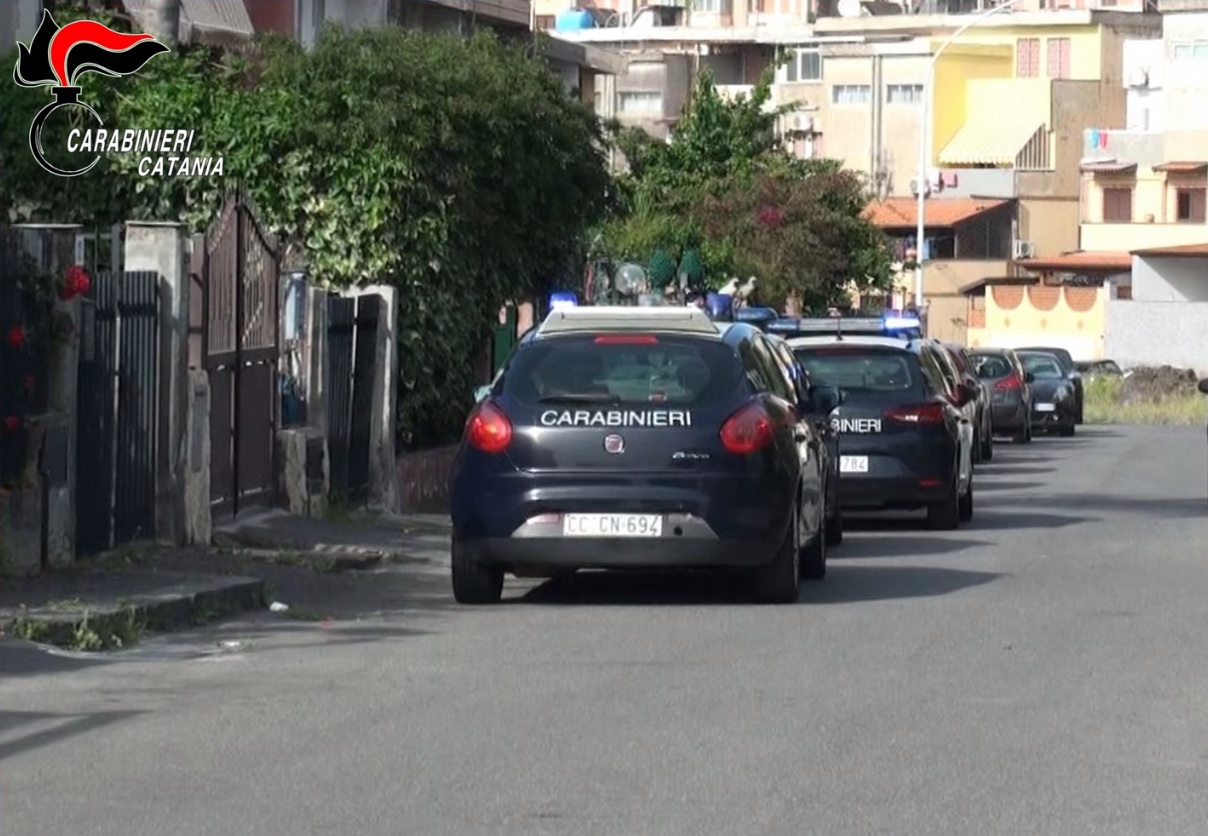 Si allaccia alla rete pubblica per non pagare, 63enne deferita. Danno di oltre 4mila euro