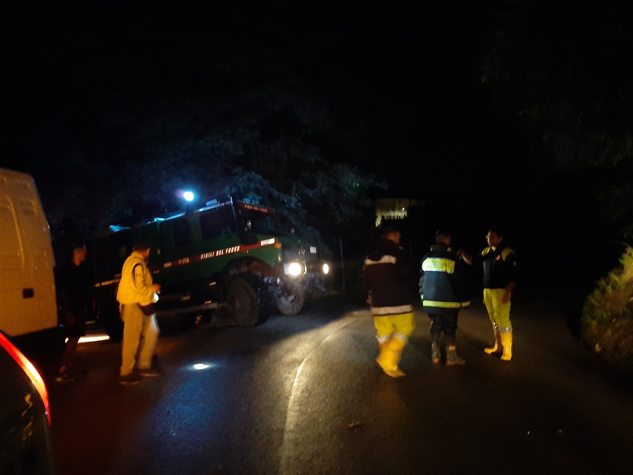 Galleria foto 'Maltempo, bomba d’acqua nelle Marche: sette morti e tre dispersi' - foto 5
