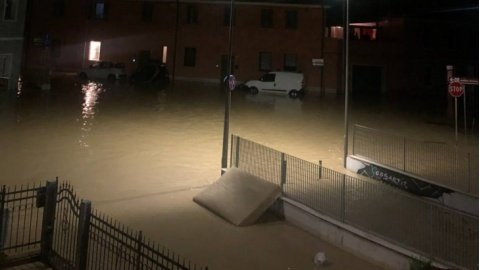 Maltempo, bomba d’acqua nelle Marche: sette morti e tre dispersi