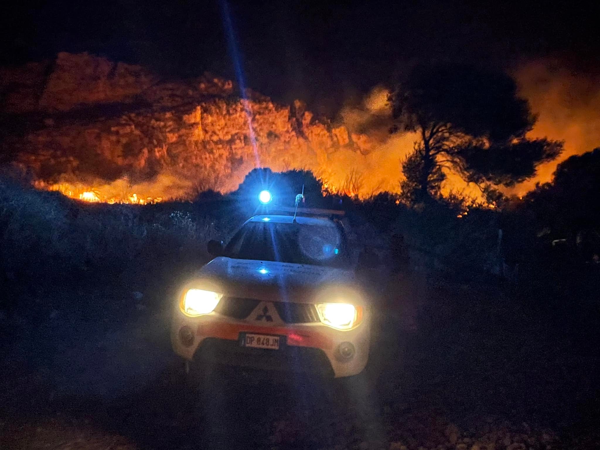 Sicilia, non si placano gli incendi ma all’appello mancheranno 4.000 forestali