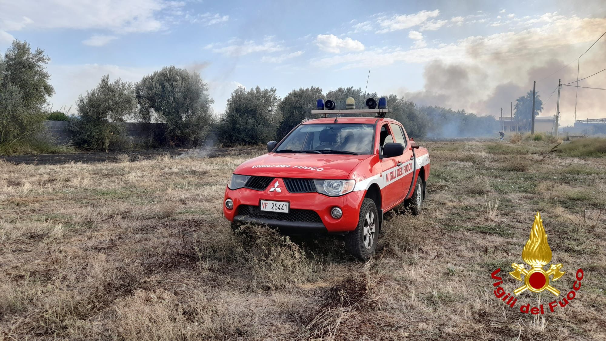 Incendi nel territorio etneo: Vigili del Fuoco al lavoro