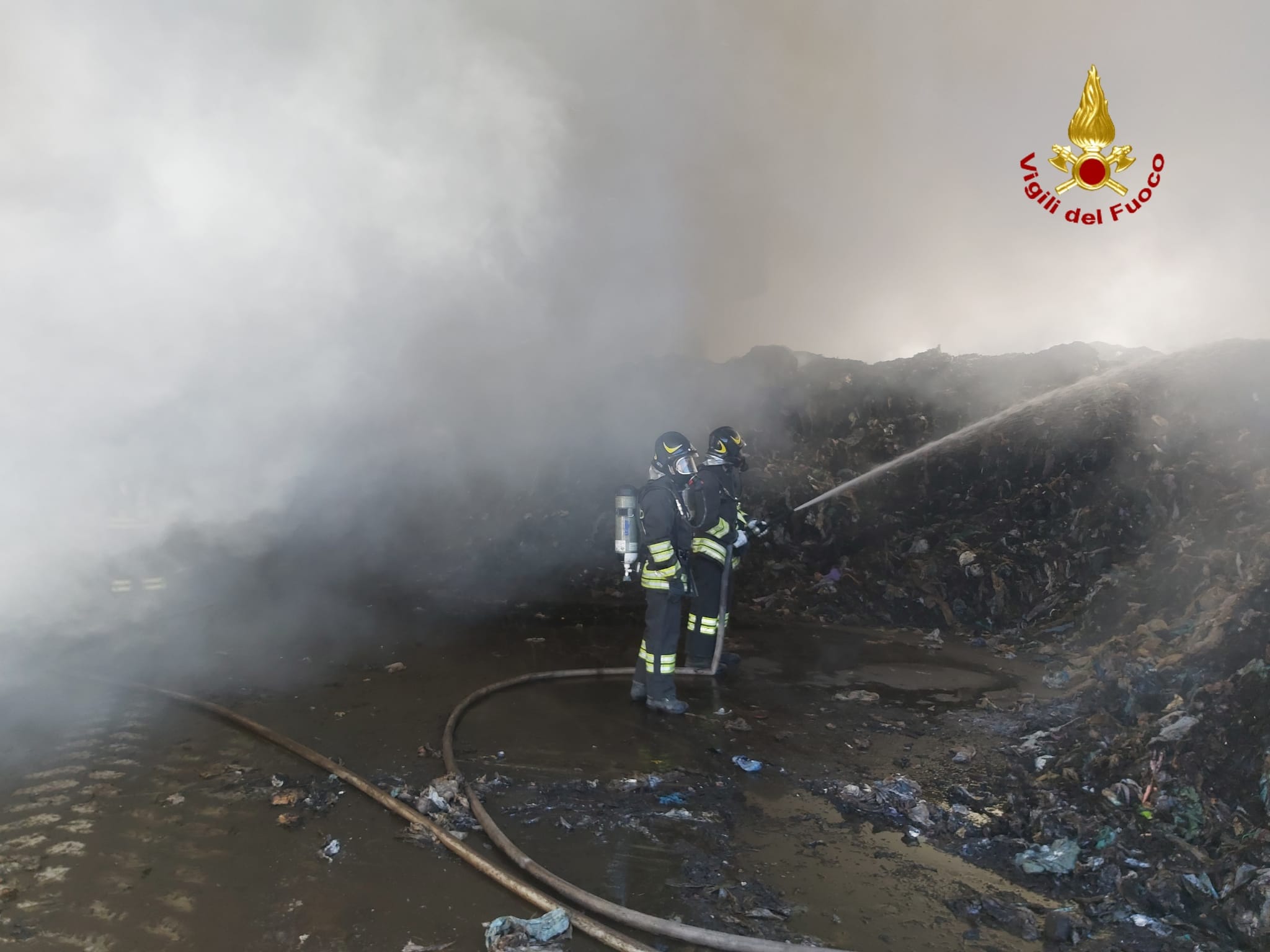 Incendio zona Catania-Gela, fuoco in area destinata a trattamento rifiuti