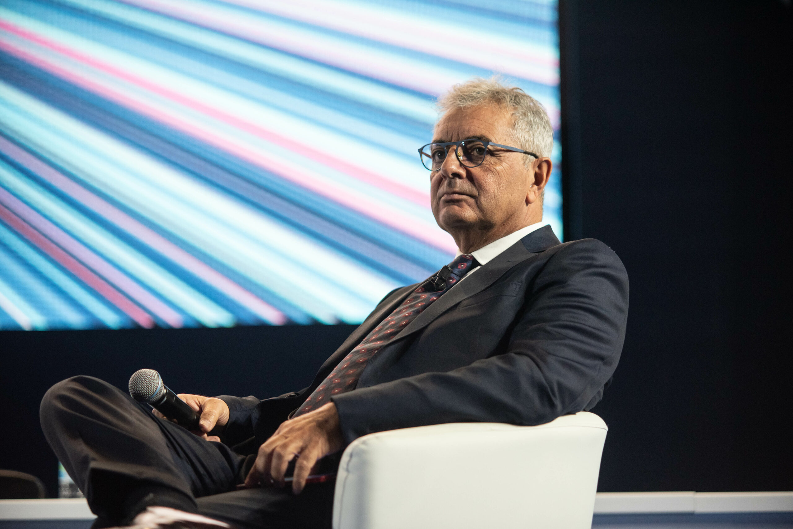 All’estero il 12,3% del risparmio italiano. Sileoni: “Nostri soldi fanno gola ai mercati internazionali”