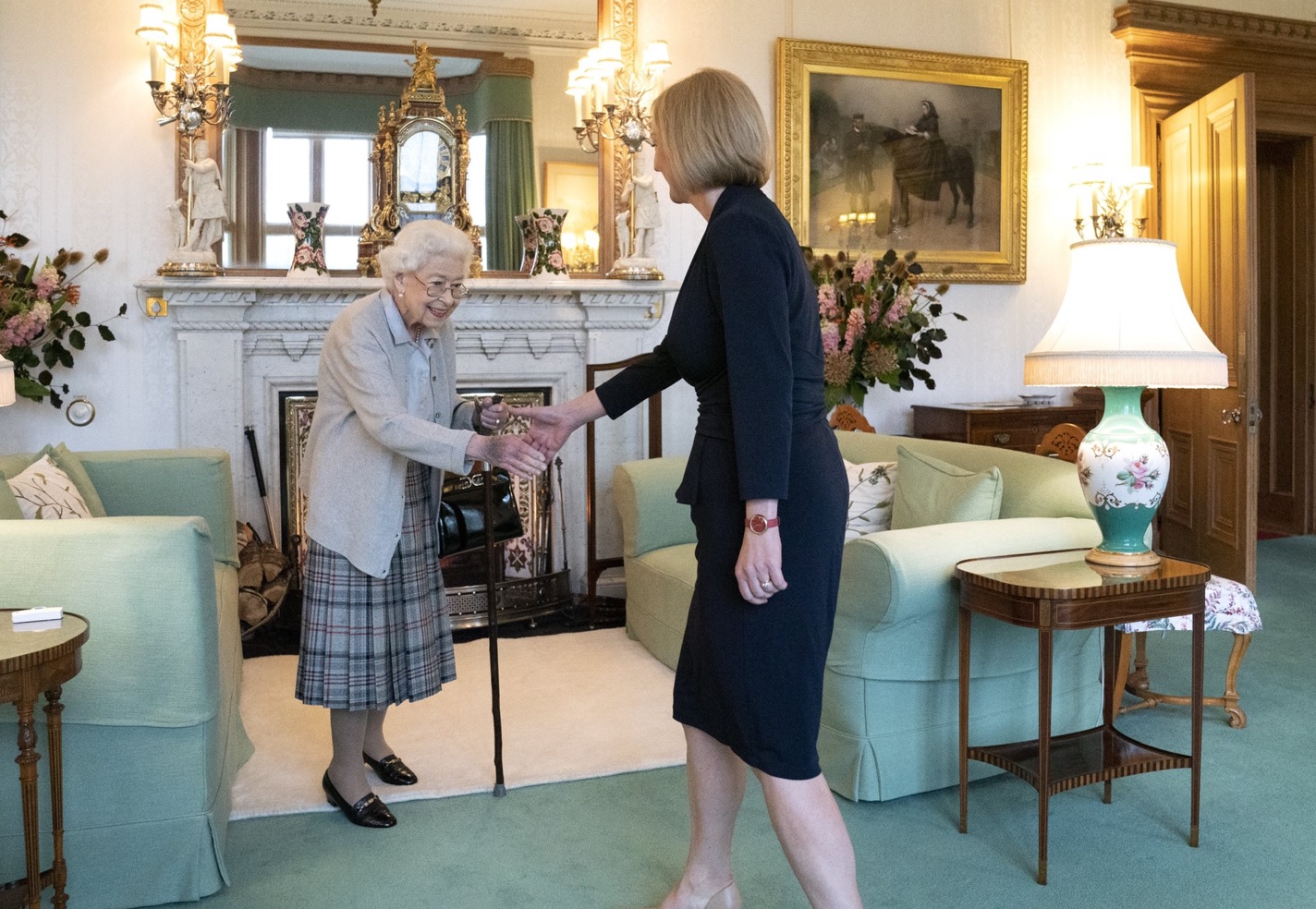 UK, Liz Truss incontra la regina Elisabetta: conferito incarico di Primo ministro