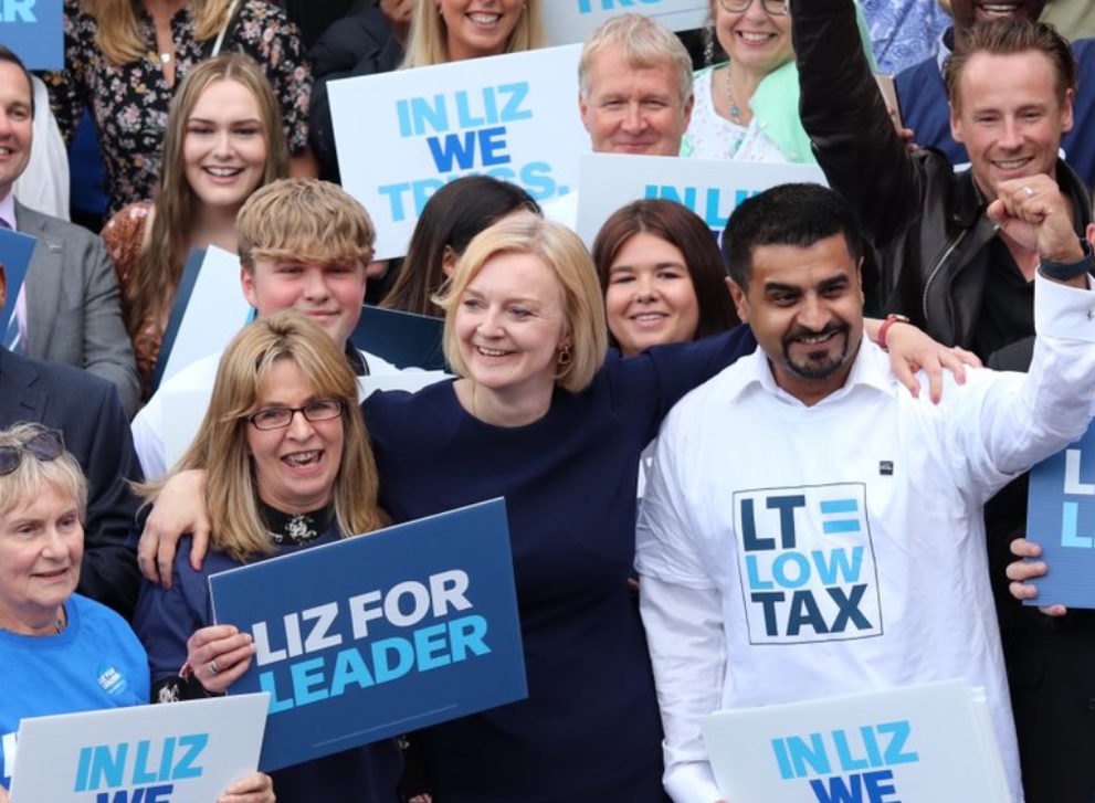 Regno Unito, Liz Truss è la nuova premier: “Taglierò tasse e farò crescere l’economia”
