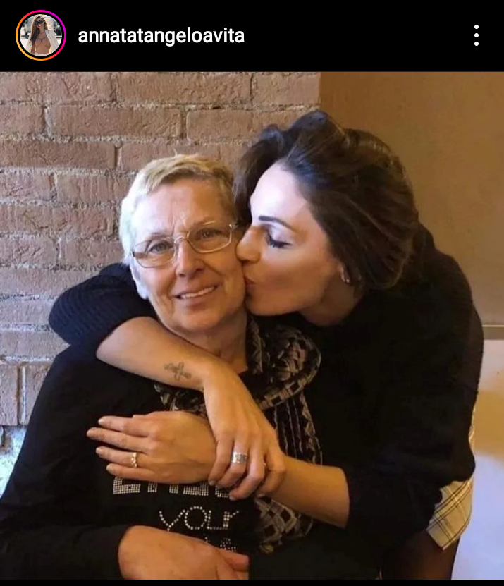 Grave lutto per Anna Tatangelo: morta la mamma Palmira