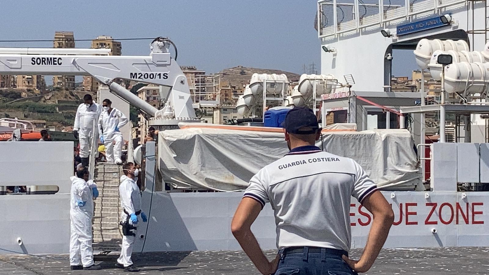 Vaiolo delle scimmie, un caso sospetto tra i migranti a Lampedusa