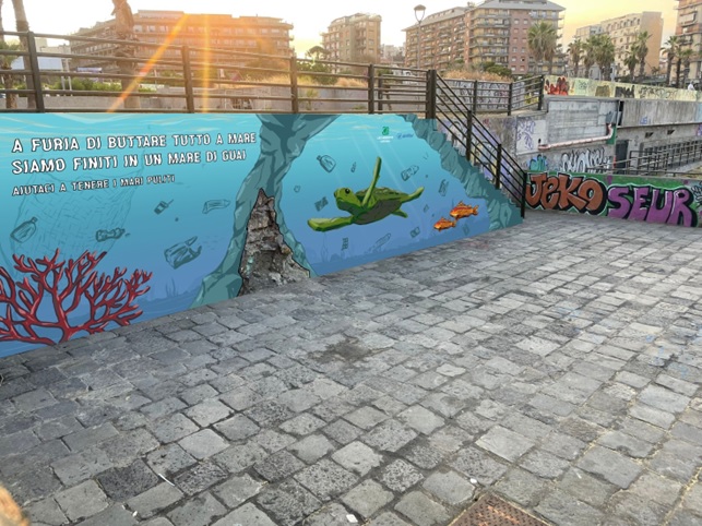 Ambiente, inaugurato al solarium di piazza Europa un murale assorbi-smog