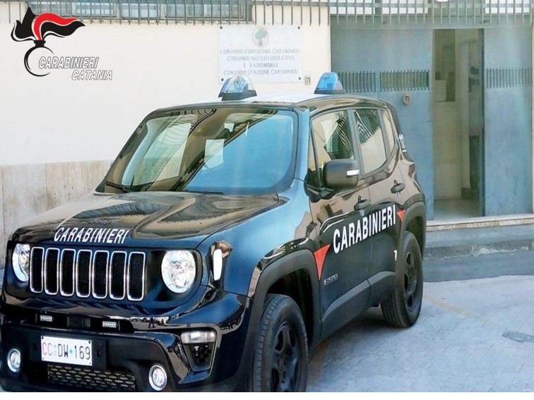 Minore in minimoto senza casco e contromano: denuncia per i genitori