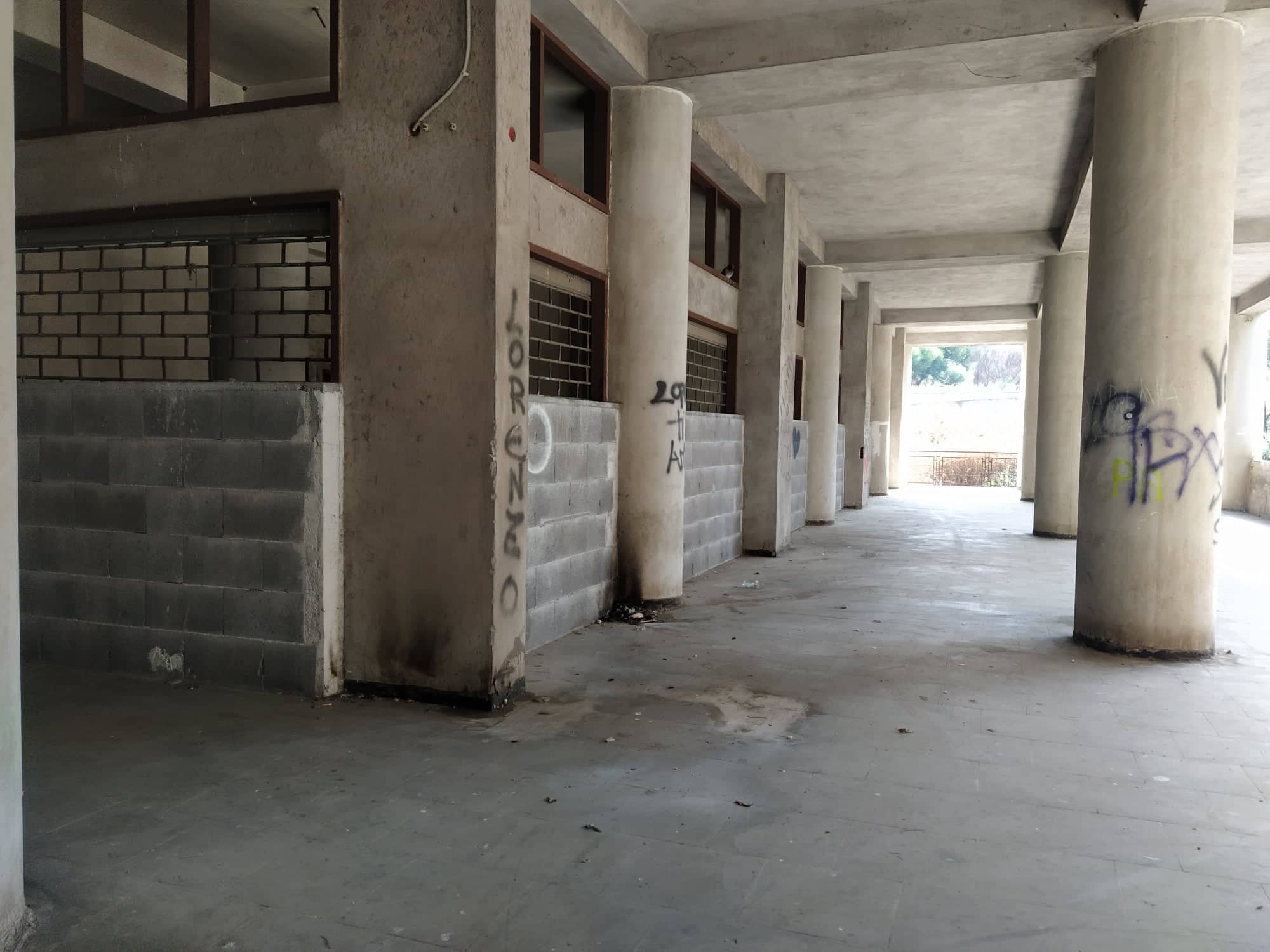 Fogne in strada e cumuli di rifiuti: bomba ecologica a Librino