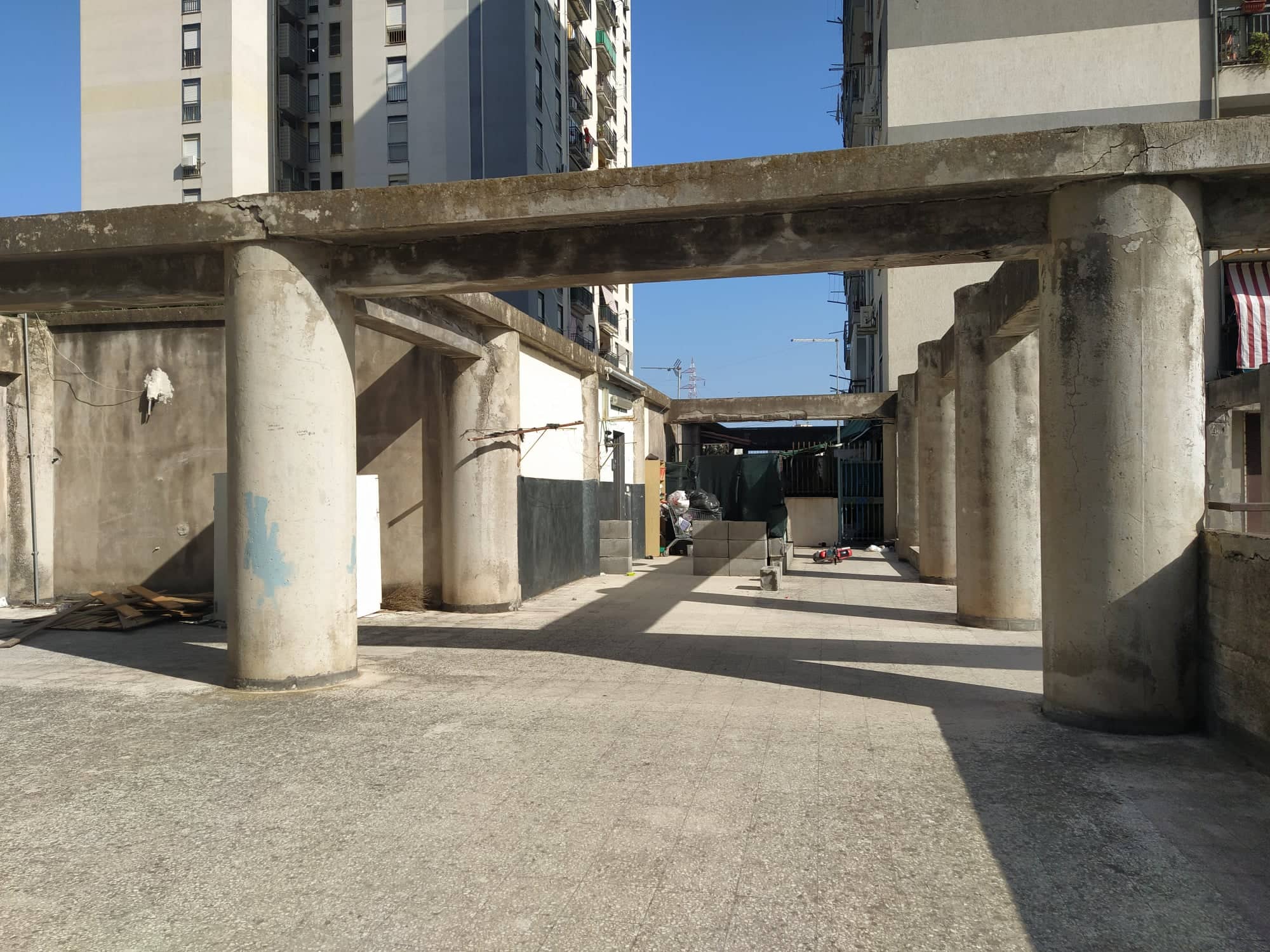 Fogne in strada e cumuli di rifiuti: bomba ecologica a Librino