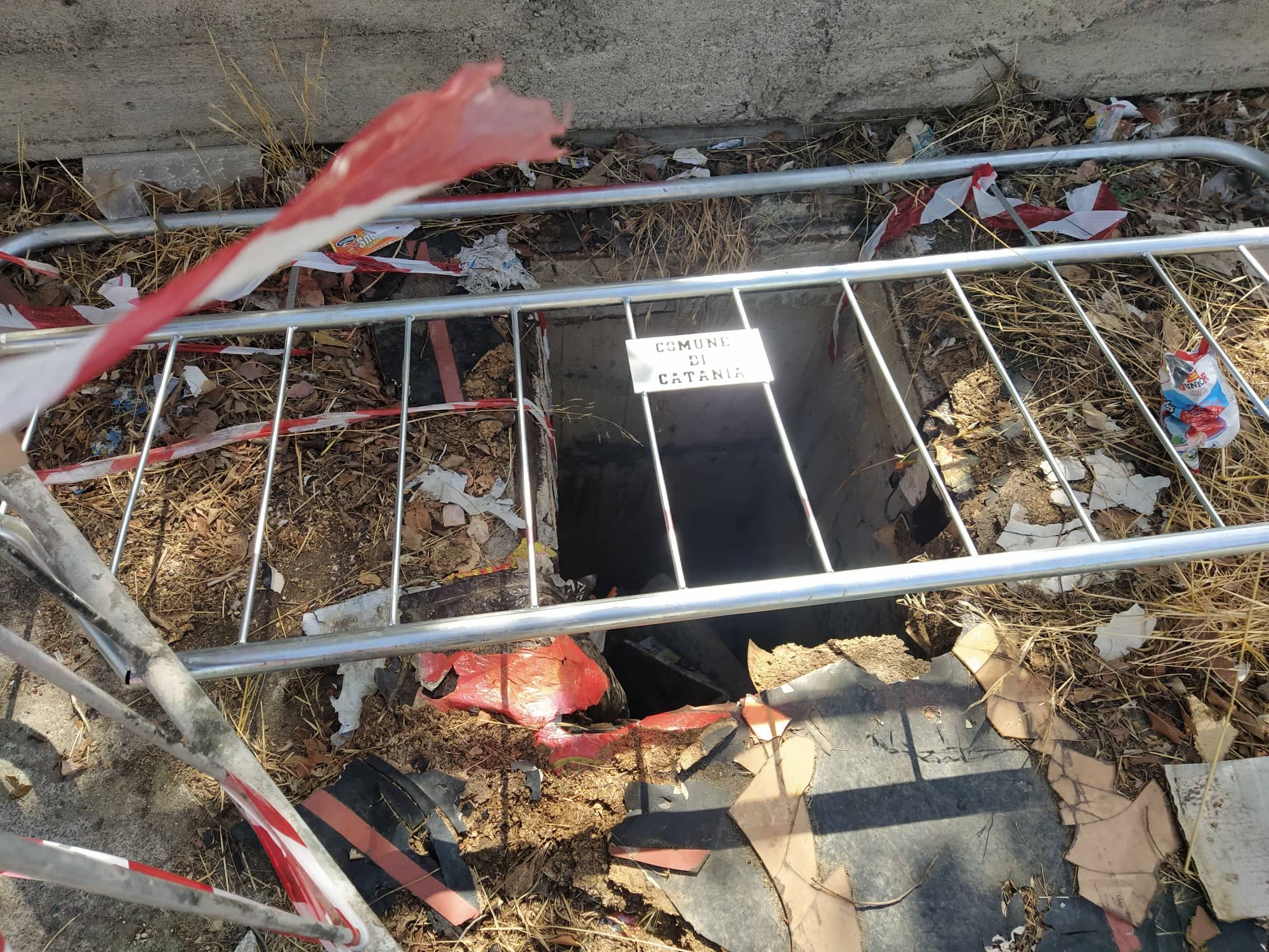 Fogne in strada e cumuli di rifiuti: bomba ecologica a Librino