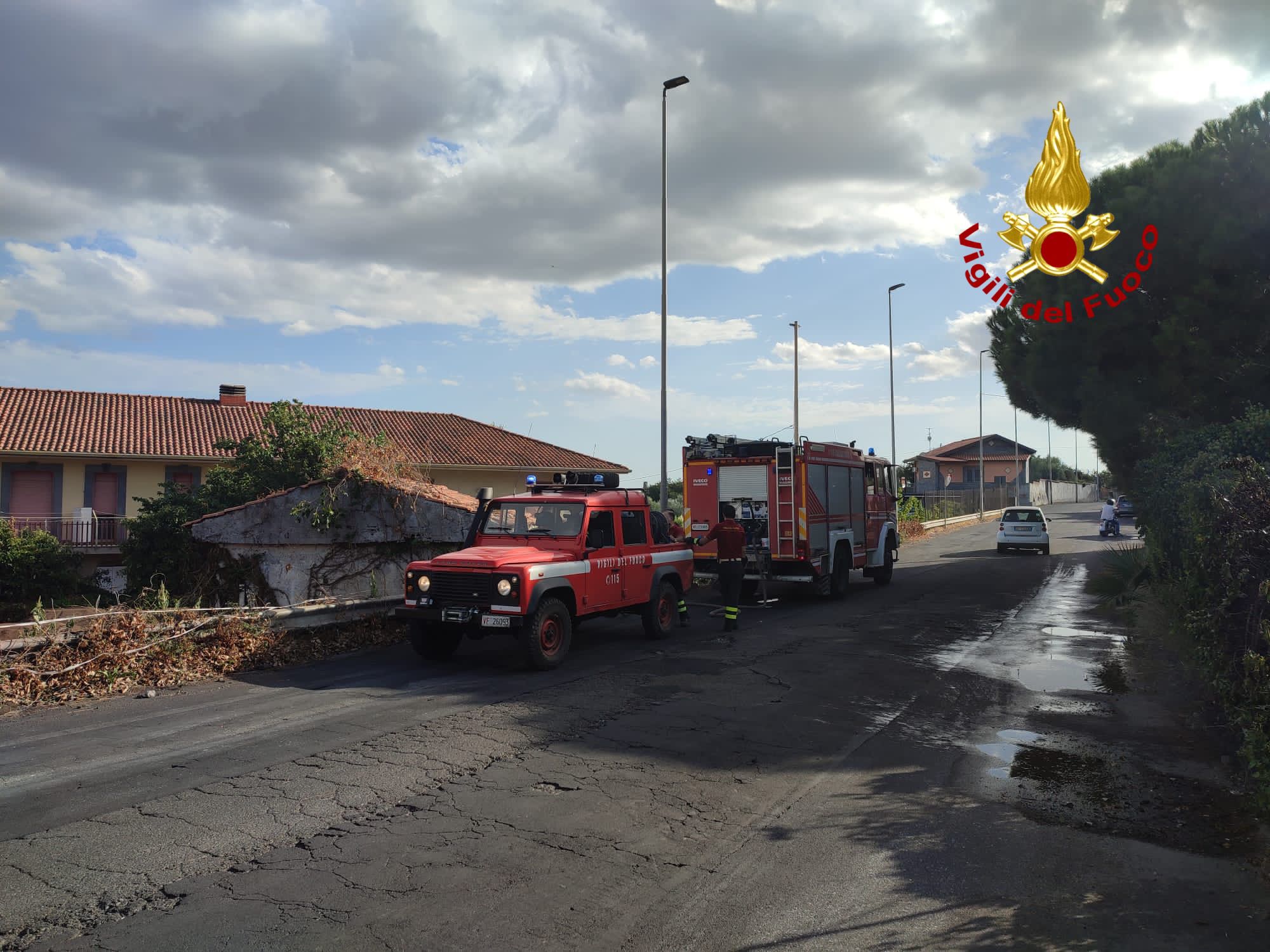 Incendi nel territorio etneo: Vigili del Fuoco al lavoro