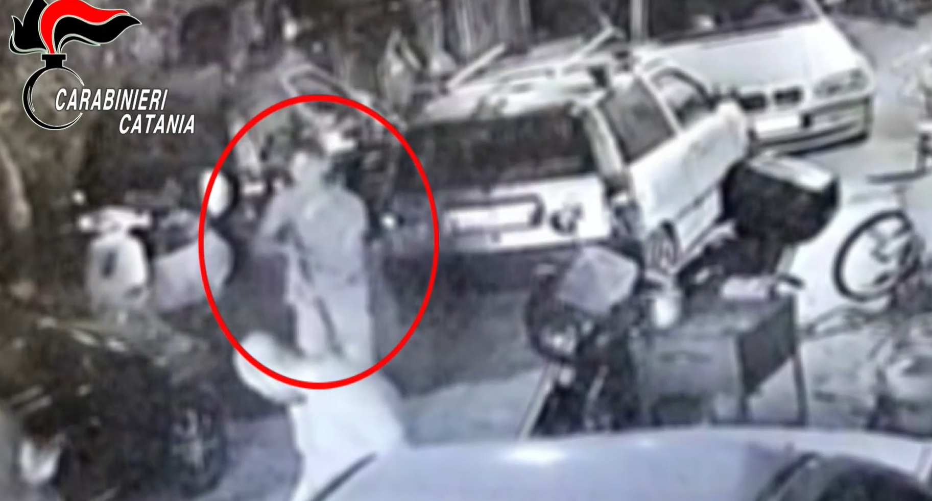 I familiari dicono “no” a convivenza, 20enne prende il fucile e spara – VIDEO