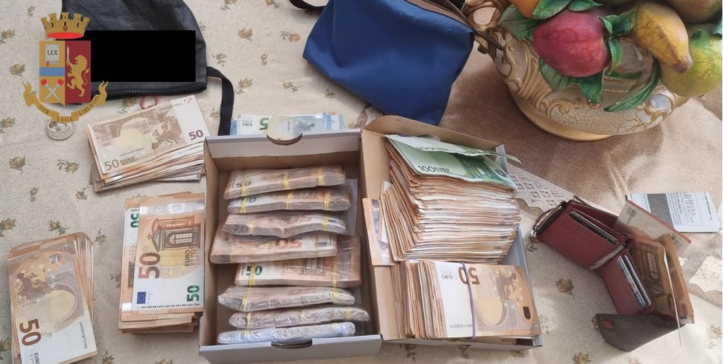 Le “signore” della droga a San Giorgio, cocaina in casa e 78mila euro in contanti: 2 arresti