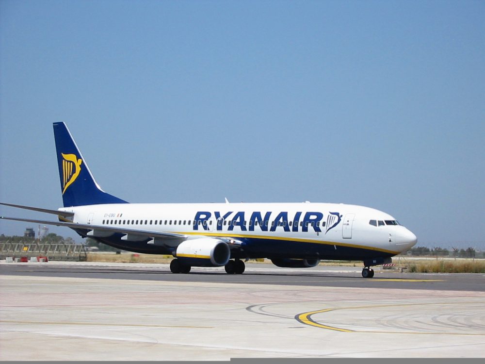 Accusa malore a bordo del volo Palermo-Bergamo: pilota atterra a Pescara