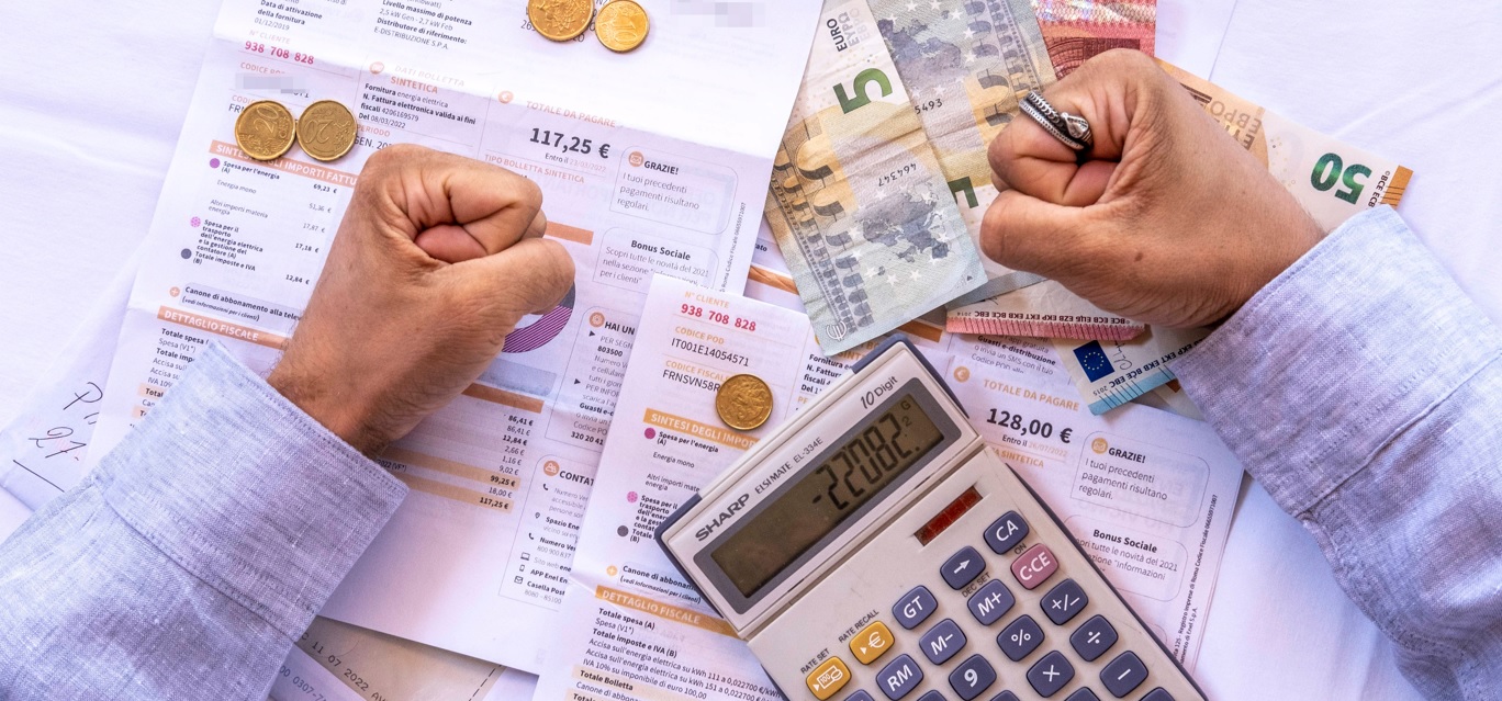 Caro bollette, la Sicilia scende in piazza: il 7 novembre grande mobilitazione