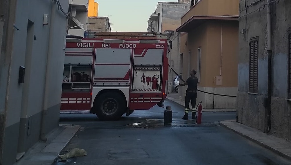 Trapani, incendio in appartamento: anziano ustionato