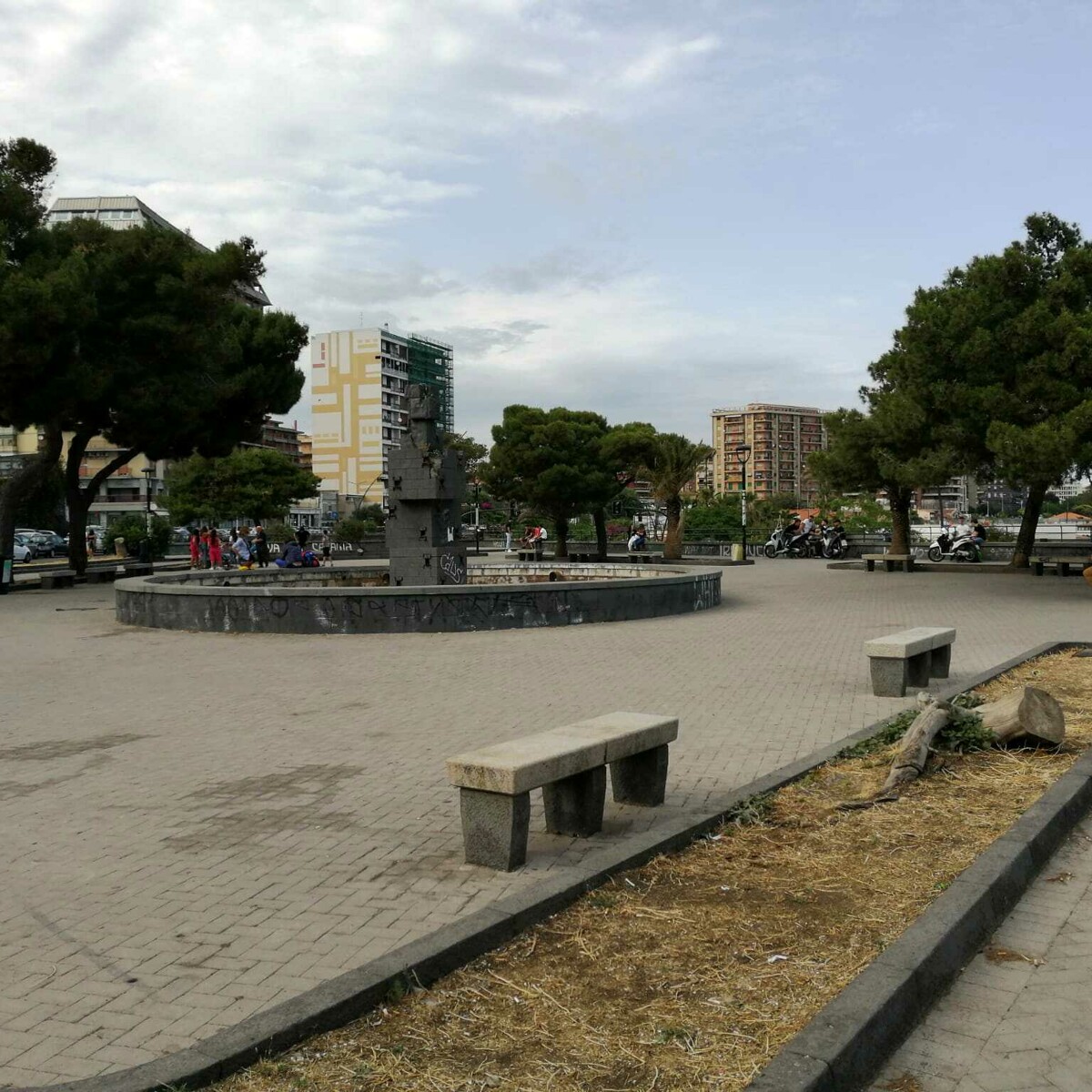 Catania, il degrado non risparmia neanche i “salotti buoni”