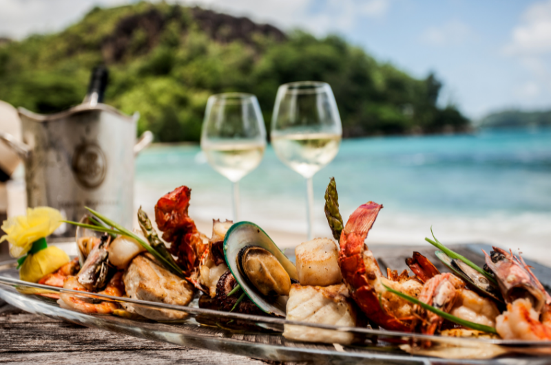 Ferragosto 2023 ‘salato’ a tavola: ecco quanto costerà il pranzo