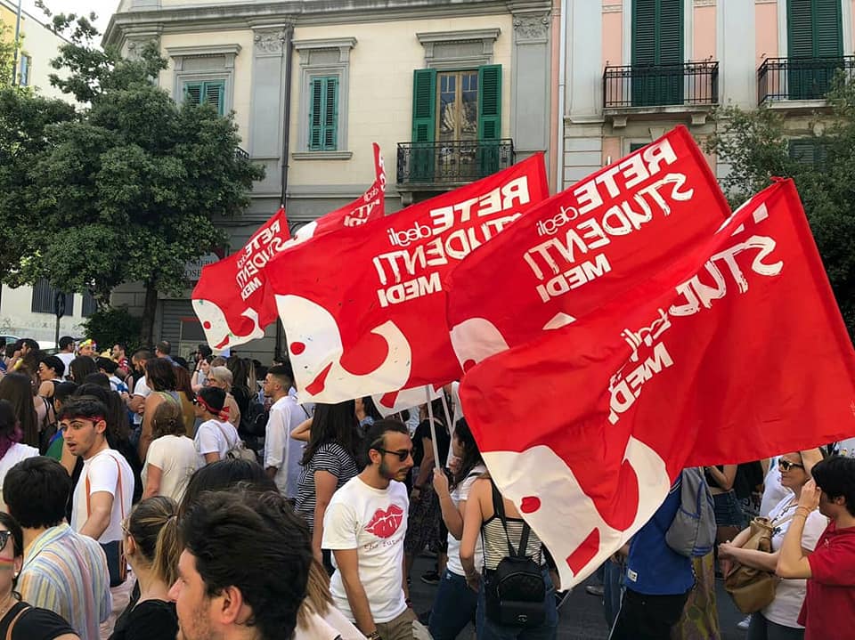 Studenti contro l’Alternanza scuola-lavoro: “Vostri i profitti, nostri i morti”