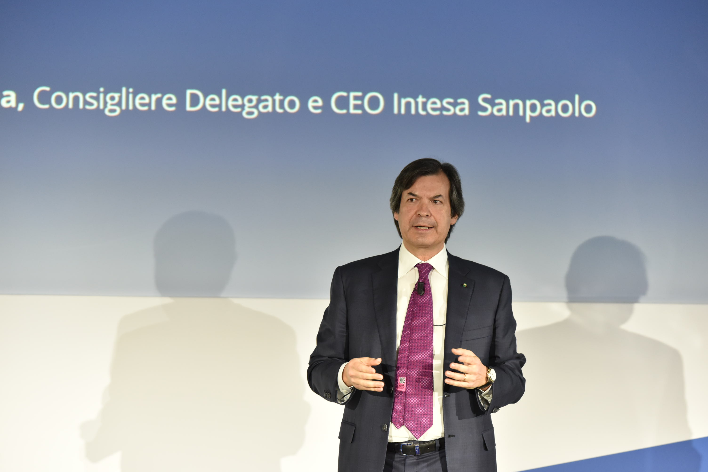 Intesa Sanpaolo, 8 miliardi di euro a sostegno delle famiglie per i rincari
