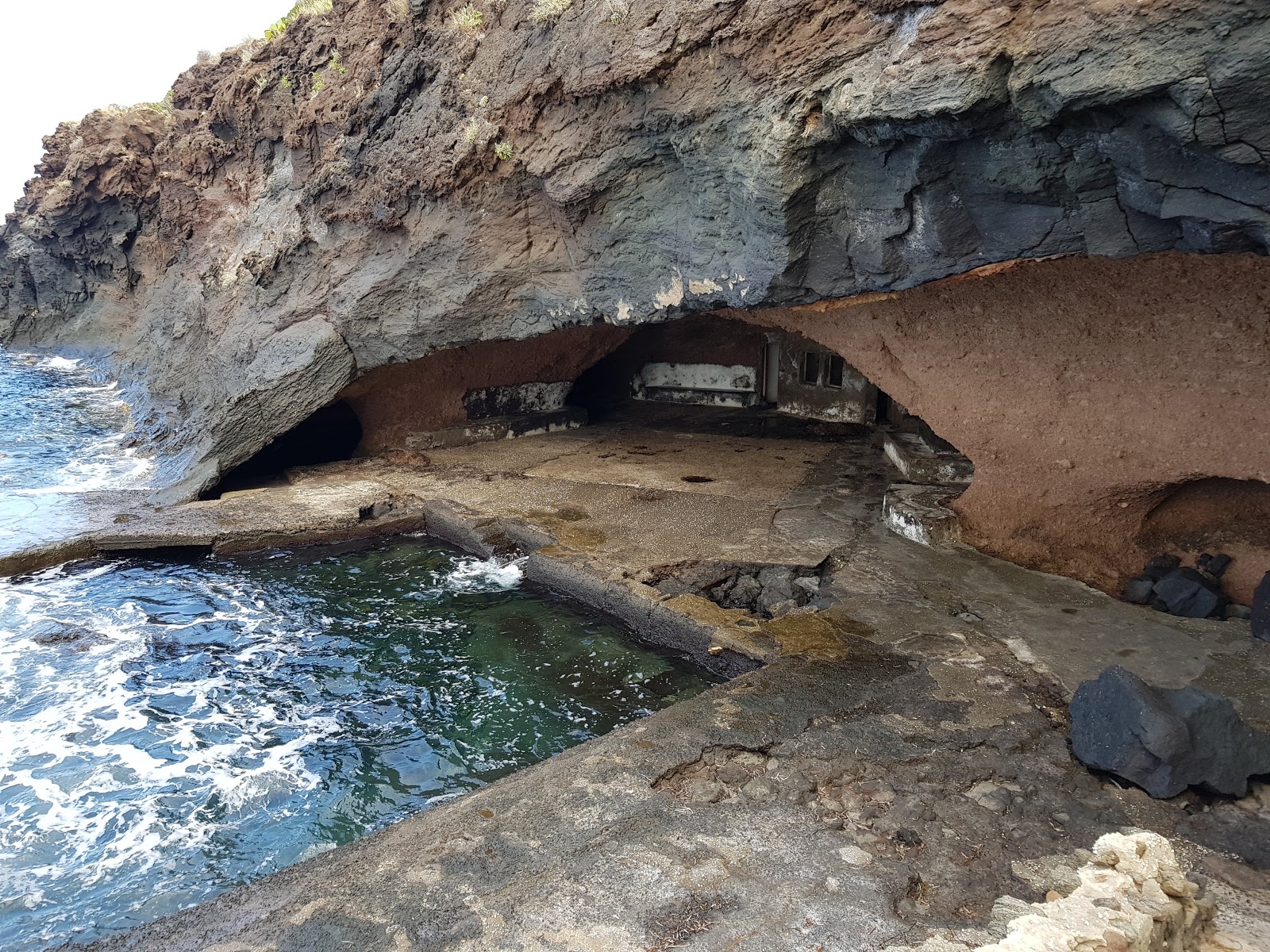 Sataria, Grotta di Pantelleria che sfida degrado e incuria