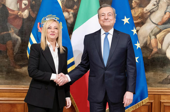 Governo Meloni, il passaggio della campanella e il primo Cdm: le Foto