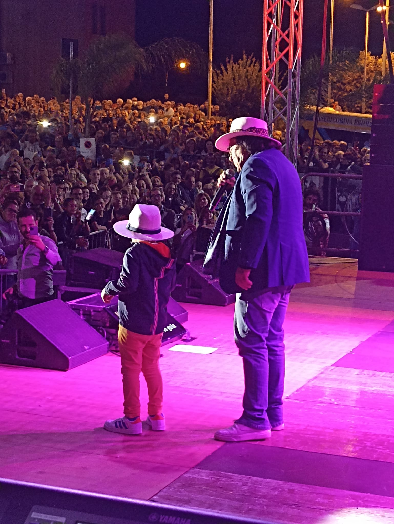 Festa dell’Angelo Custode a Priolo: tutti pazzi per Al Bano – Foto e Video Festa dell’Angelo Custode a Priolo: tutti pazzi per Al Bano – Foto e Video