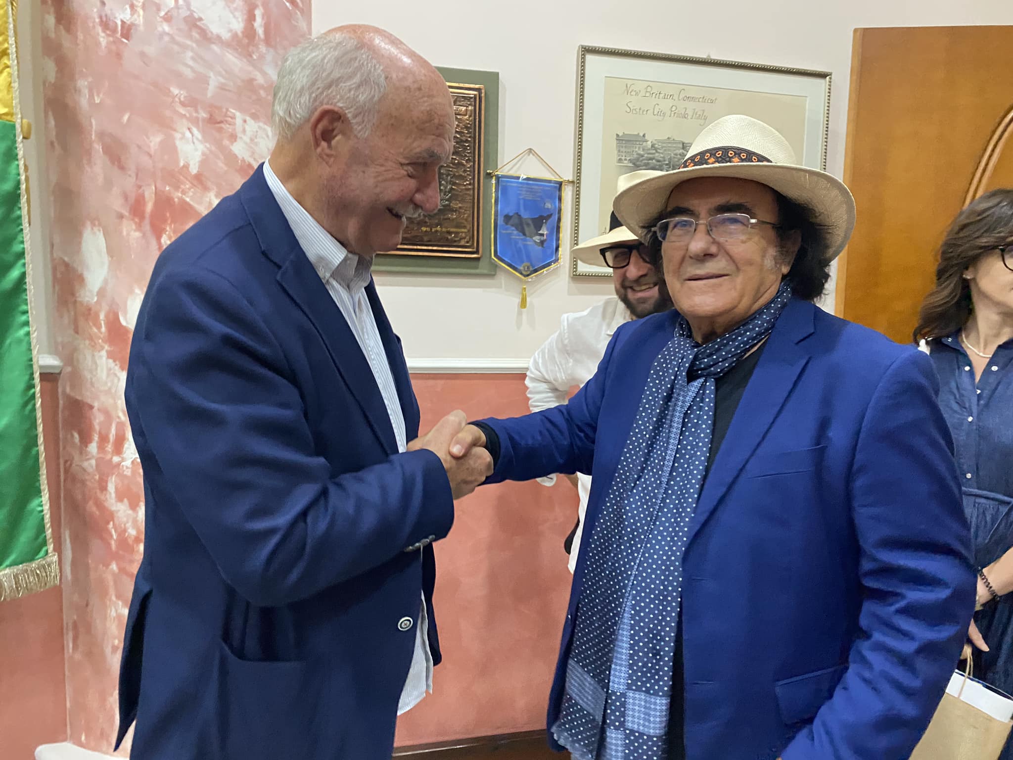 Festa dell’Angelo Custode a Priolo: tutti pazzi per Al Bano – Foto e Video Festa dell’Angelo Custode a Priolo: tutti pazzi per Al Bano – Foto e Video