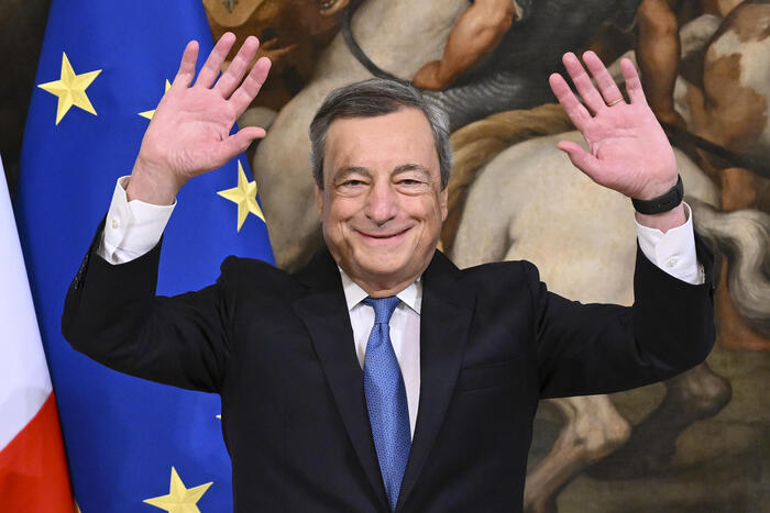 Governo Meloni, il passaggio della campanella e il primo Cdm: le Foto