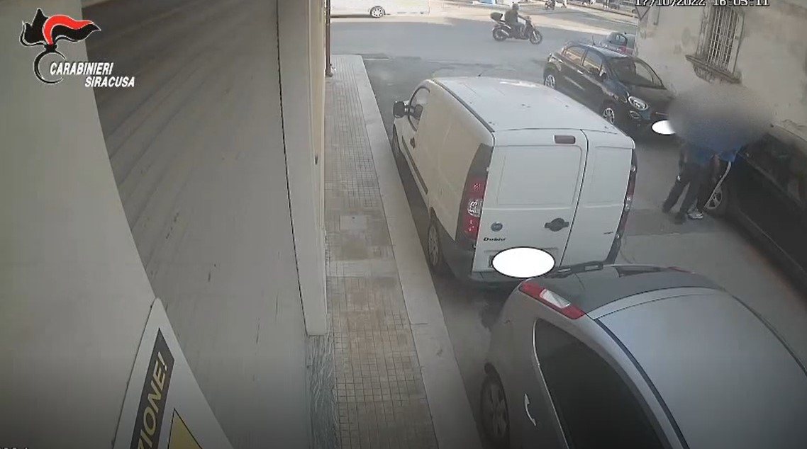 “Estrema violenza e brutalità”, aggressione in centro: due in carcere, fedeli del boss Crapula