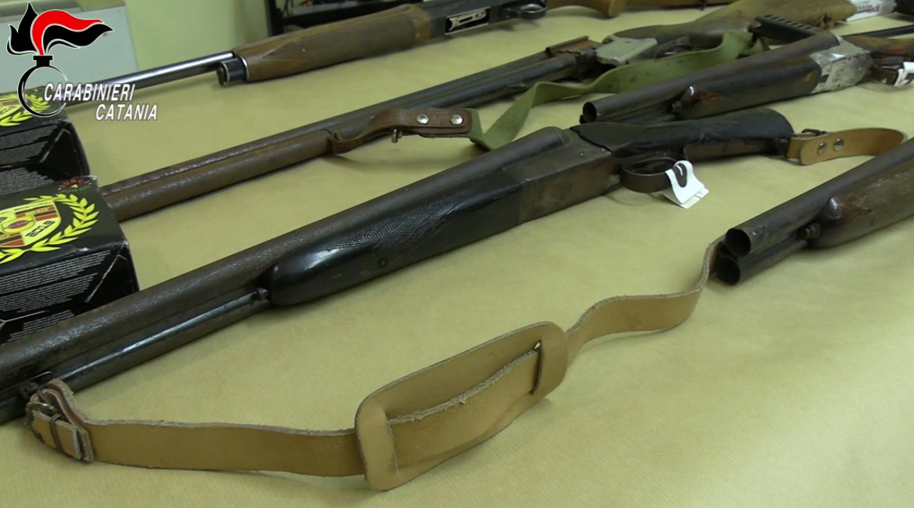 Droga e armi a Librino, trovato arsenale in palazzina: in manette 35enne – VIDEO