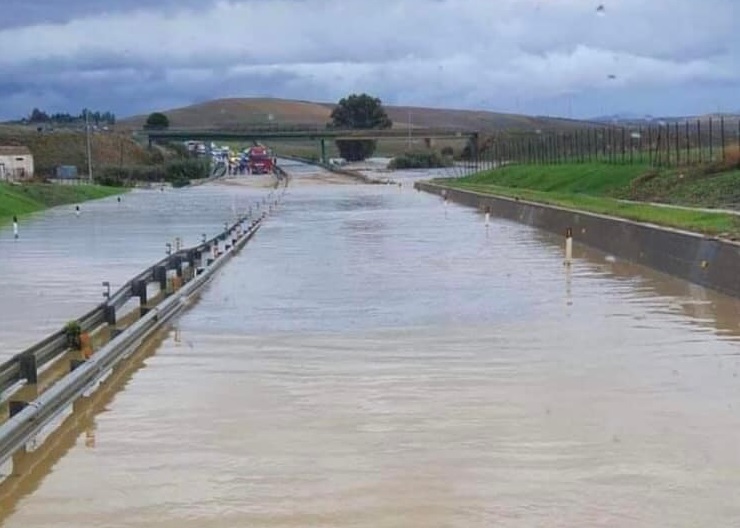 Maltempo, A29 Palermo-Trapani allagata: traffico bloccato