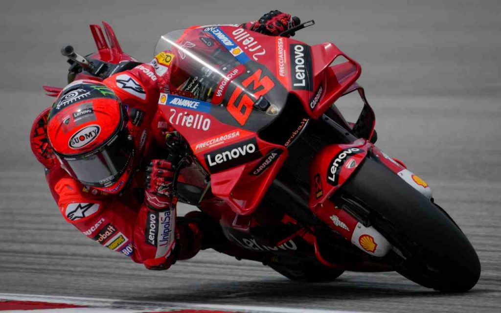 MotoGp: in Malesia vince Bagnaia, terzo Quartararo. Il mondiale si decide a Valencia