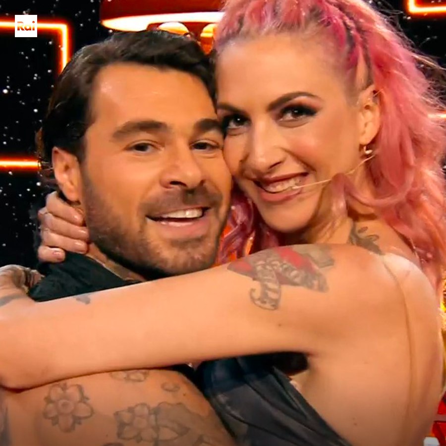 Ballando con le stelle 2022, terza puntata: colpo di scena finale e polemiche Ballando con le stelle 2022, terza puntata: colpo di scena finale e polemiche