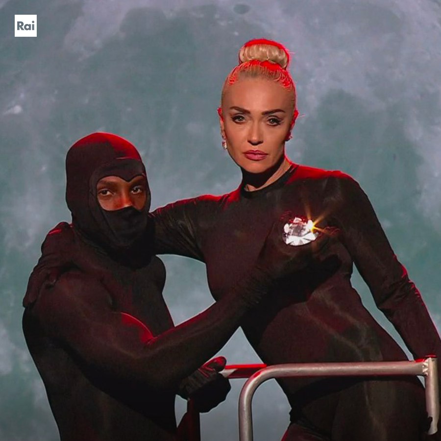 Ballando con le stelle 2022, terza puntata: colpo di scena finale e polemiche Ballando con le stelle 2022, terza puntata: colpo di scena finale e polemiche