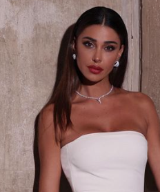 Belen felice per l’annuncio di matrimonio della sorella: “Voglio essere la testimone”