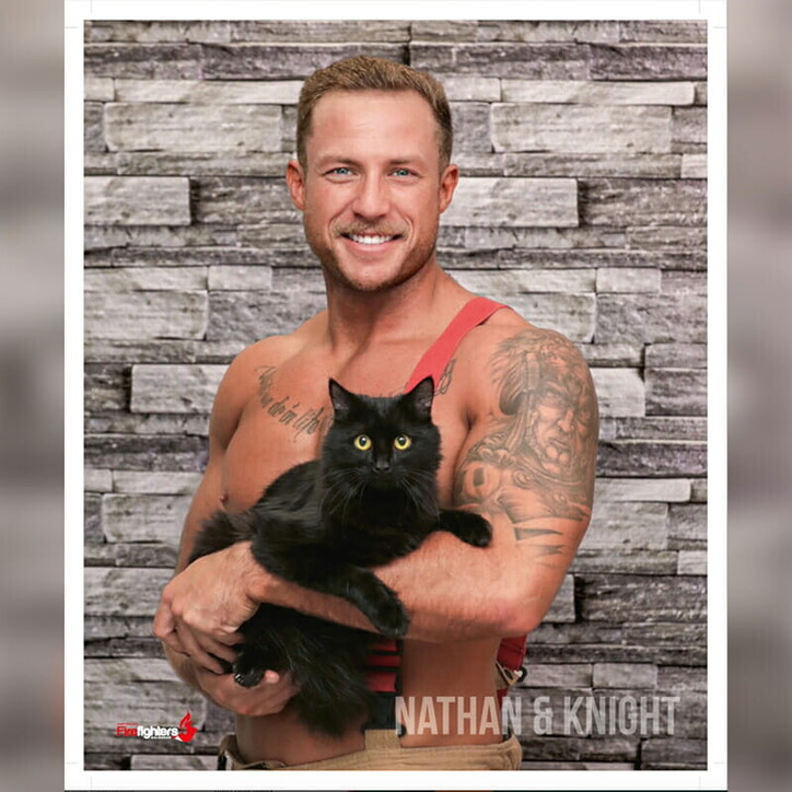 Sexy calendario dei vigili del fuoco australiani con teneri animali: in vendita a scopo benefico Sexy calendario dei vigili del fuoco australiani con teneri animali: in vendita a scopo benefico