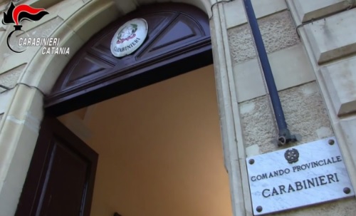 Droga, armi e soldi falsi nascosti a casa, nei guai 24enne di San Leone