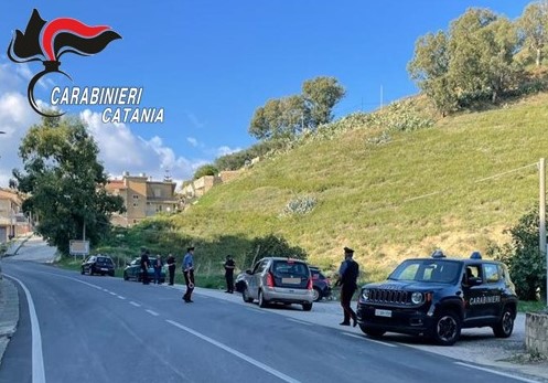 Furti di veicoli in pieno giorno nel Catanese: scattano denunce per un 33enne
