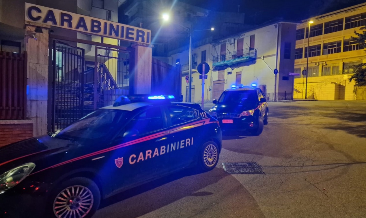 Rapinarono agenzia di viaggi, 5 persone arrestate nel Nisseno