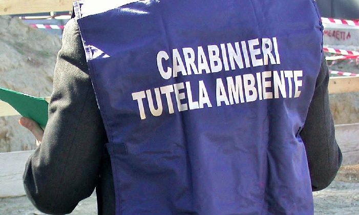 A Palermo sequestrata un’area adibita a deposito di rifiuti pericolosi: due denunciati