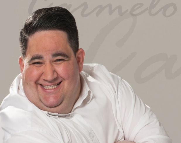 Carmelo Caccamo in ospedale da giorni, l’attore catanese sui social: “Oggi posso scrivere, ecco come sto…”