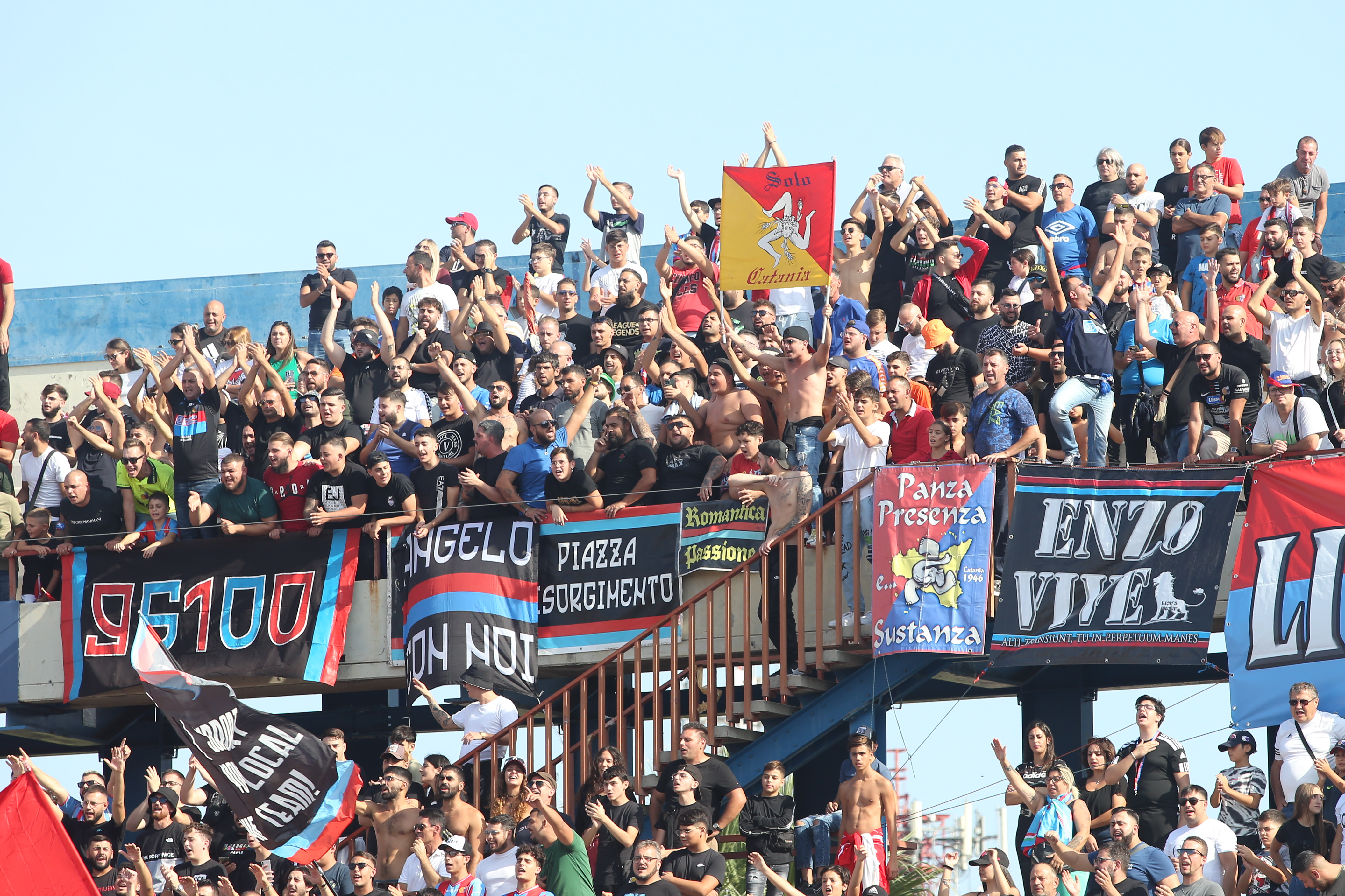 Catania-Castrovillari 4-0, lo spettacolo del Massimino: l’entusiasmo dei tifosi sugli spalti – FOTO e VIDEO