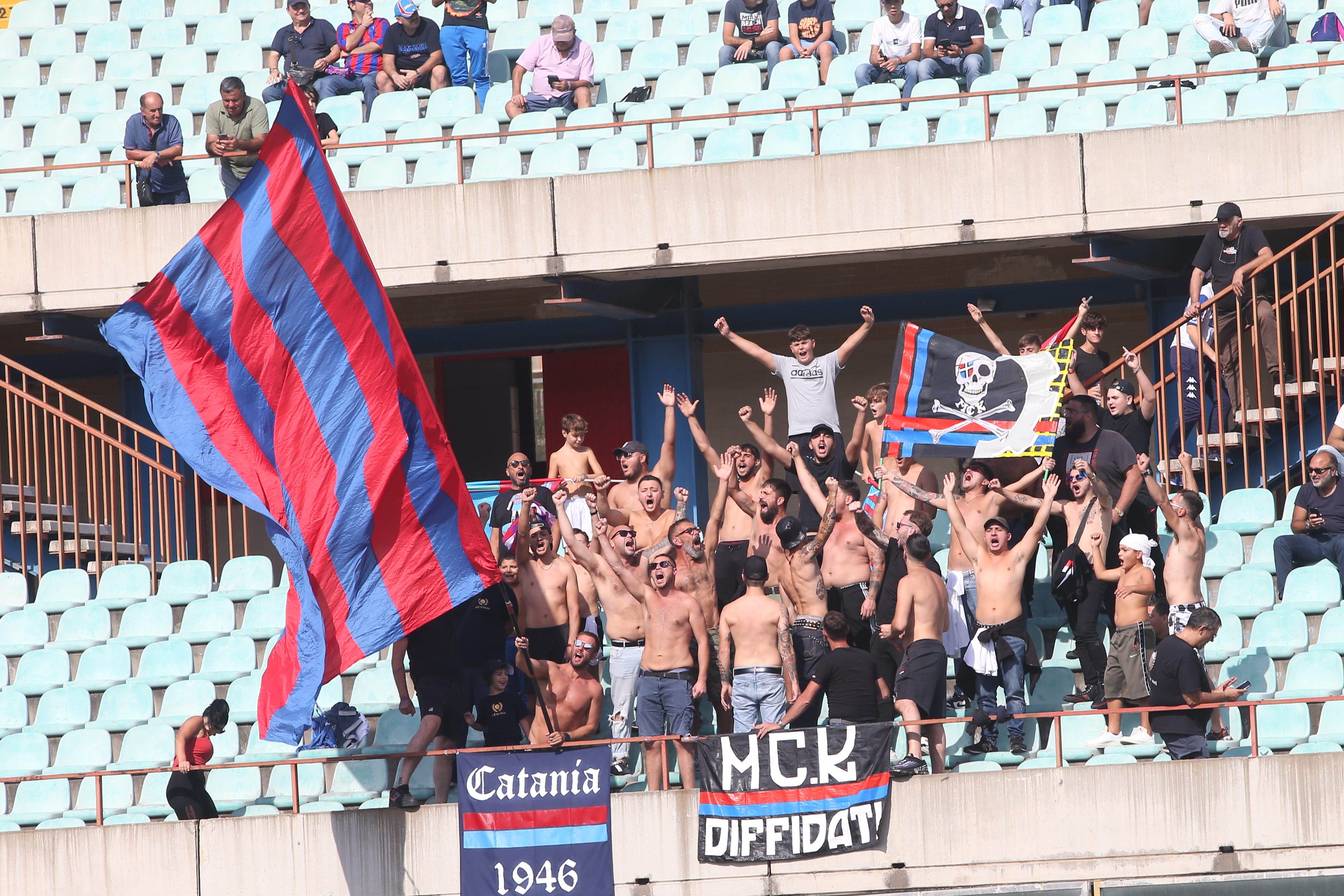 Catania-Castrovillari 4-0, lo spettacolo del Massimino: l’entusiasmo dei tifosi sugli spalti – FOTO e VIDEO