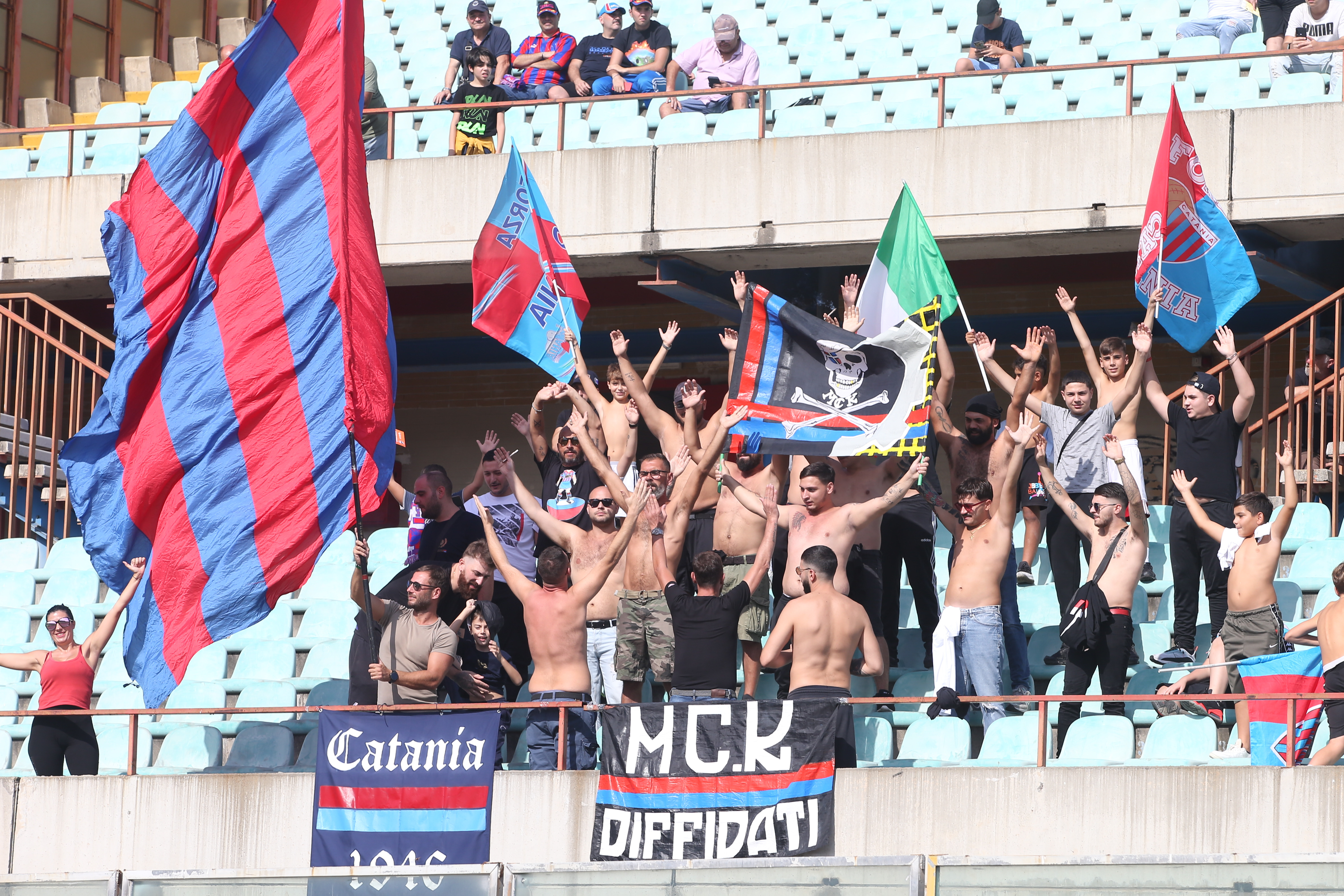 Catania-Castrovillari 4-0, lo spettacolo del Massimino: l’entusiasmo dei tifosi sugli spalti – FOTO e VIDEO