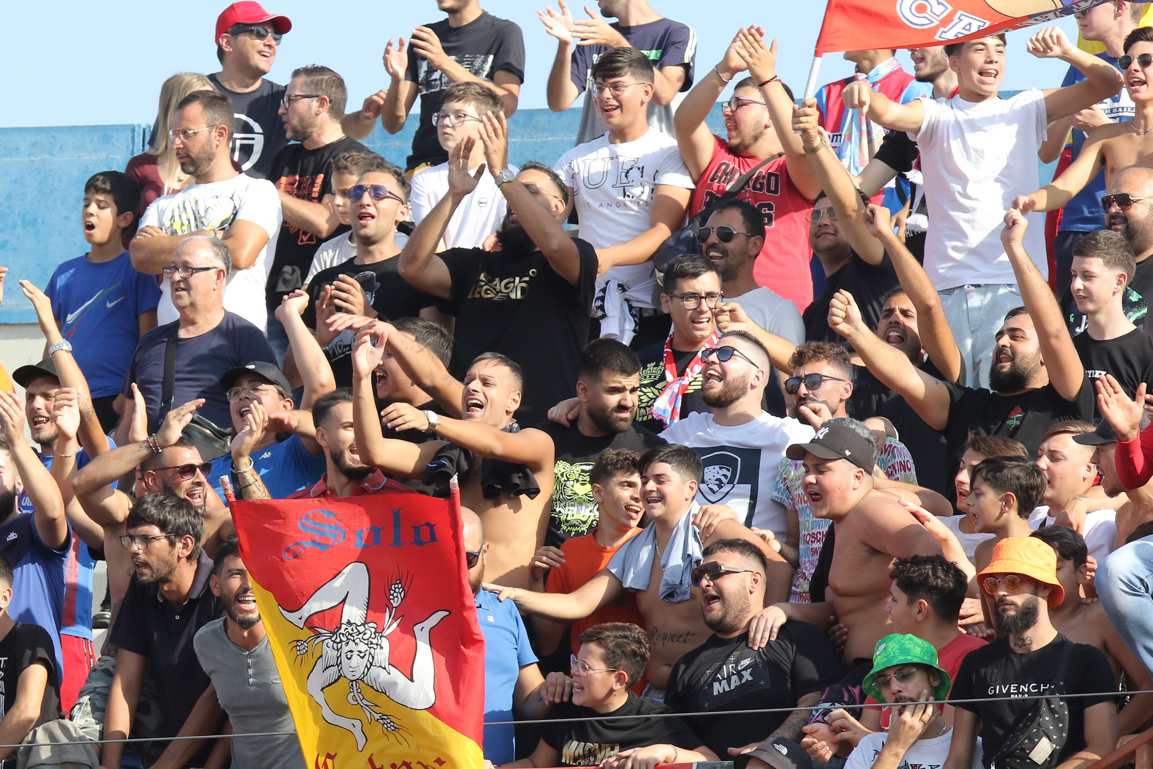 Catania-Castrovillari 4-0, lo spettacolo del Massimino: l’entusiasmo dei tifosi sugli spalti – FOTO e VIDEO