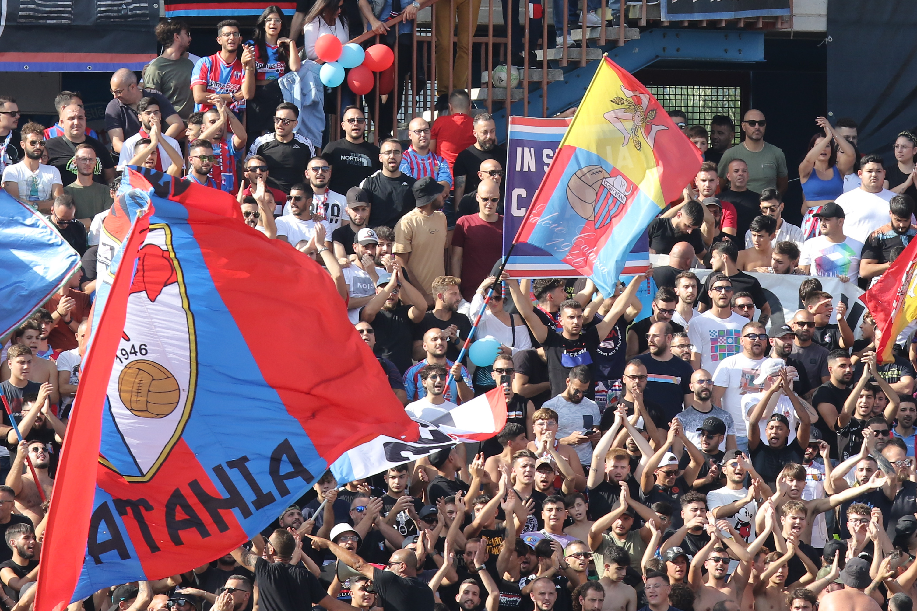 Catania-Castrovillari 4-0, lo spettacolo del Massimino: l’entusiasmo dei tifosi sugli spalti – FOTO e VIDEO